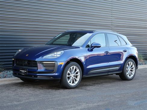 Used 2025 Porsche Macan image 1