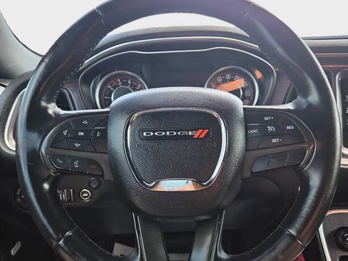 Used 2015 Dodge Challenger SXT RWD image 8