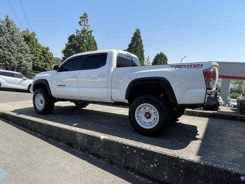 Certified 2023 Toyota Tacoma TRD Off-Road w/ Black Out Package (TMS) AWD/4WD image 5