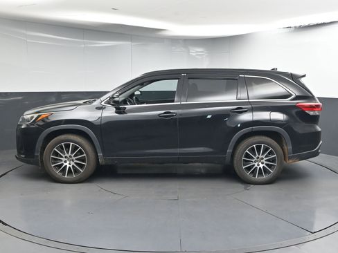 Used 2018 Toyota Highlander SE FWD image 5