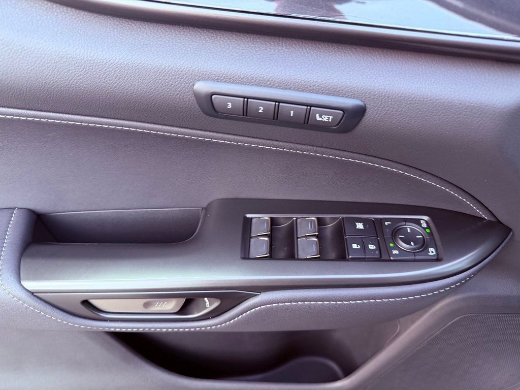 Certified 2025 Lexus NX 250 FWD w/ Accessory Package (2T) image 18