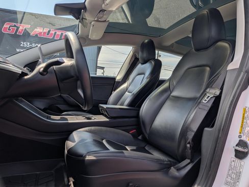 Used 2020 Tesla Model 3 Standard Range Plus RWD image 5