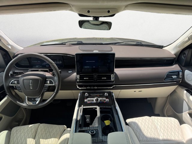 Used 2024 Lincoln Navigator Black Label AWD/4WD image 10