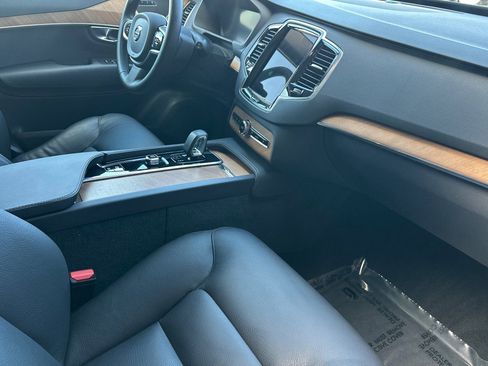 Certified 2025 Volvo XC90 B6 Plus AWD/4WD image 19