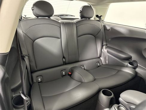 Used 2019 MINI Cooper 2-Door Hardtop image 22