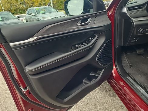 Used 2022 Jeep Grand Cherokee Overland w/ Luxury Tech Group IV image 11