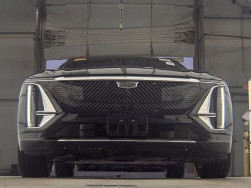 Used 2024 Cadillac Lyriq Luxury image 3