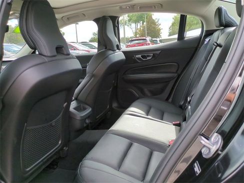 Used 2025 Volvo S60 B5 Plus image 12