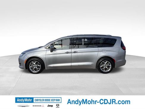 Used 2017 Chrysler Pacifica Limited FWD image 4