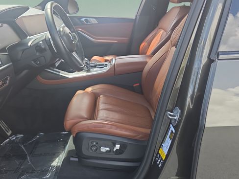 Used 2022 BMW X7 xDrive40i w/ M Sport Package AWD/4WD image 9