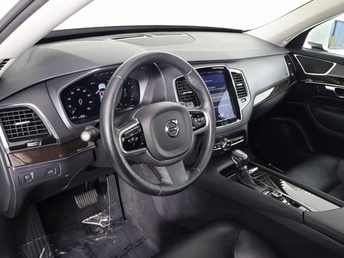 Used 2017 Volvo XC90 T6 Momentum w/ Vision Package AWD/4WD image 7