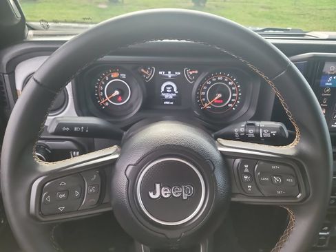 Certified 2025 Jeep Wrangler Sport AWD/4WD image 28