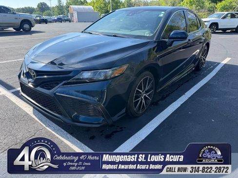 Used 2021 Toyota Camry SE FWD image 1