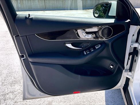 Used 2019 Mercedes-Benz GLC 300 4MATIC image 22