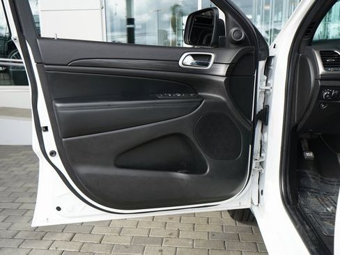 Used 2022 Jeep Grand Cherokee Laredo X image 15