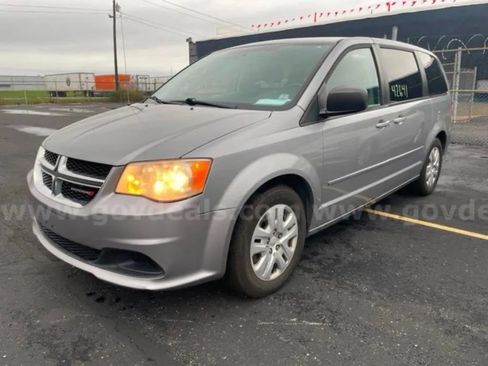 Used 2014 Dodge Grand Caravan SE w/ Quick Order Package 29E SE FWD image 3