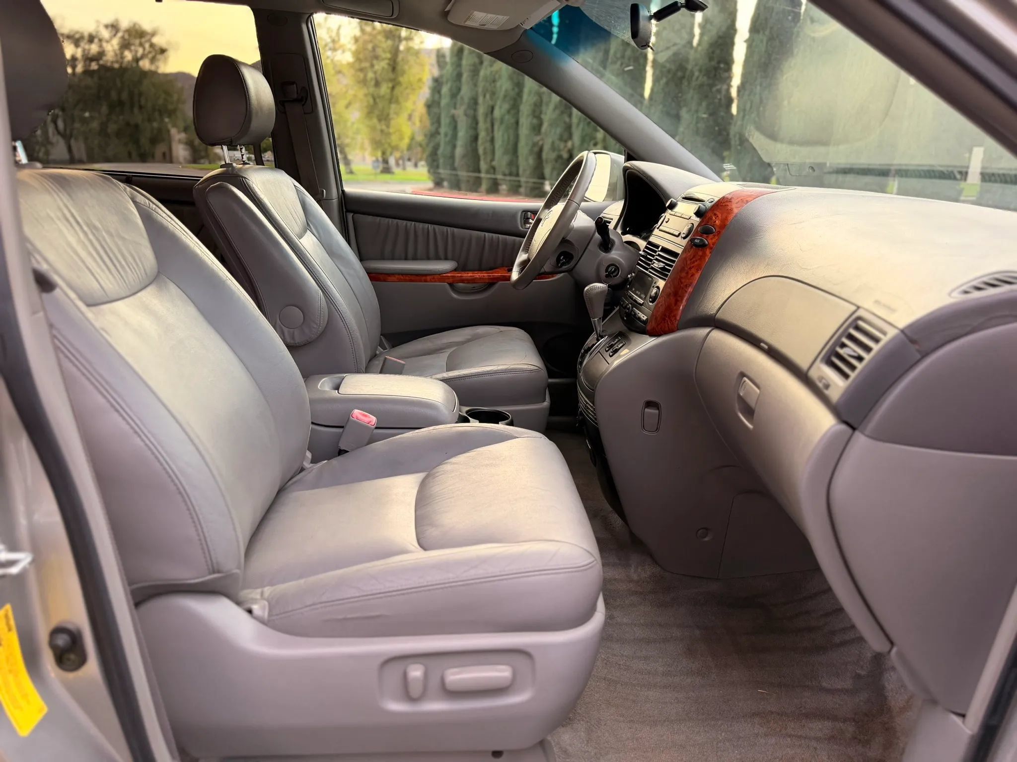 Used 2006 Toyota Sienna XLE w/ XLE Pkg 6 FWD image 8