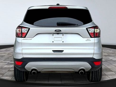Used 2017 Ford Escape SE image 5