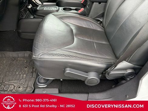 Used 2016 Jeep Wrangler Unlimited Sahara w/ Connectivity Group image 13