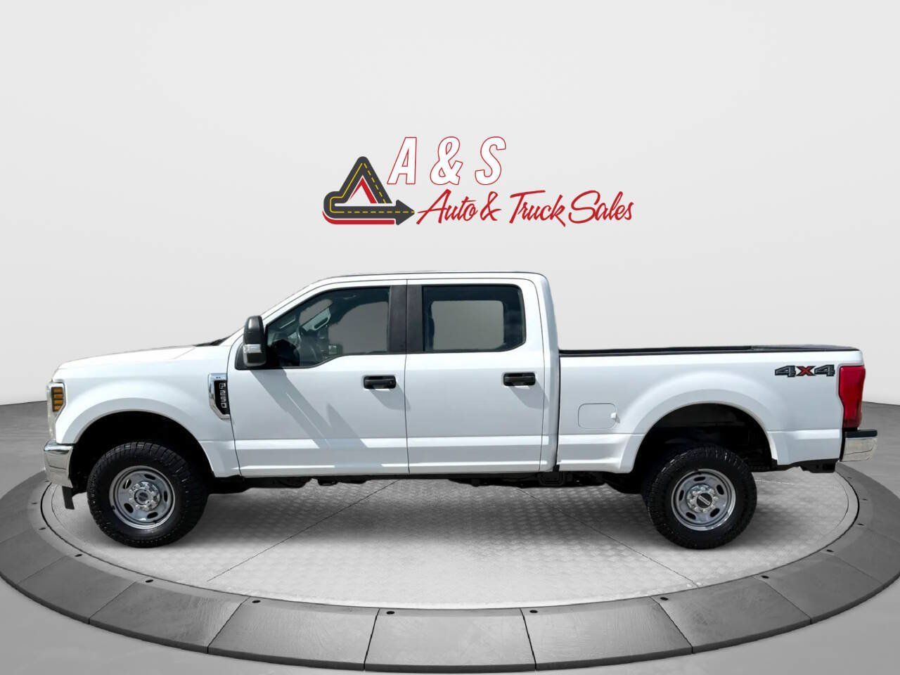 Used 2019 Ford F250 XL w/ Power Equipment Group AWD/4WD image 4