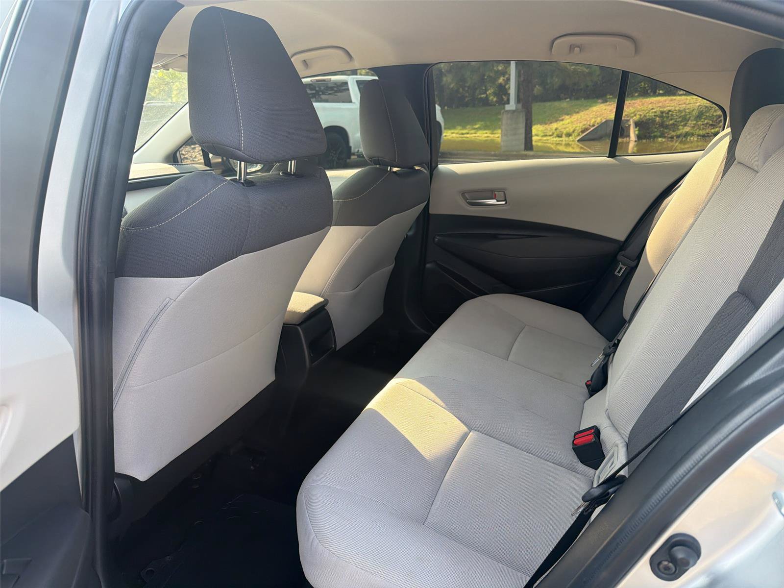 Used 2020 Toyota Corolla LE FWD image 27