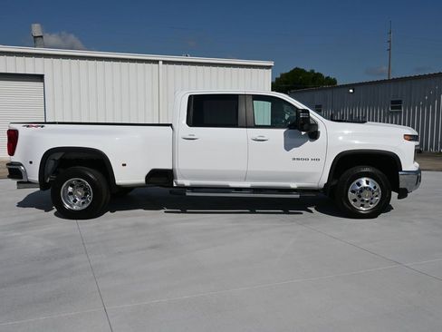 Used 2025 Chevrolet Silverado 3500 LT w/ Safety Package AWD/4WD image 3