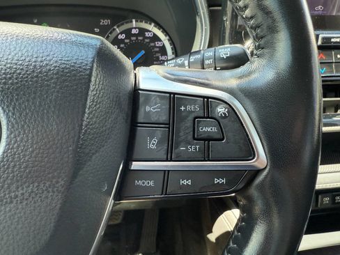 Used 2021 Toyota Highlander Platinum image 31