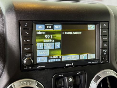 Used 2015 Jeep Wrangler Unlimited Sahara w/ Dual Top Group AWD/4WD image 5