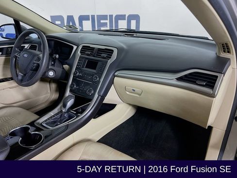Used 2016 Ford Fusion SE image 31