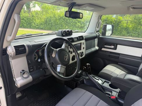 Used 2010 Toyota FJ Cruiser 4WD image 9