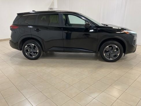 Used 2024 Nissan Rogue SV image 6