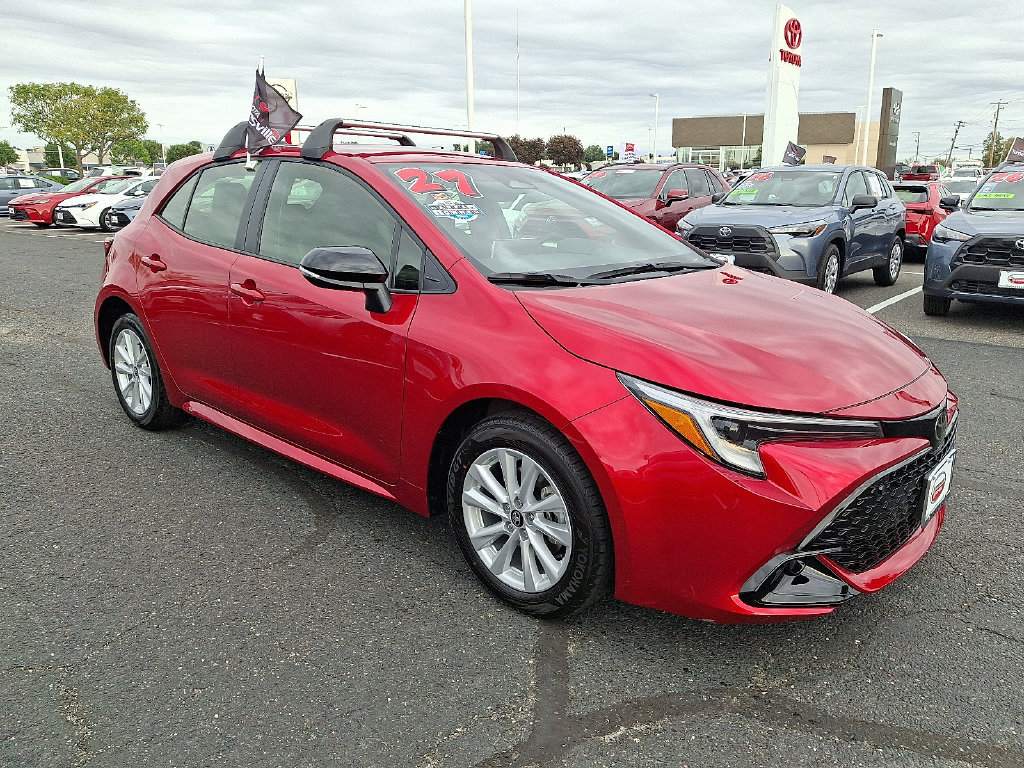 Used 2027 Toyota Corolla SE FWD image 3