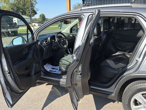 Used 2015 Chevrolet Trax LT w/ LT Sun and Sound Package FWD image 7