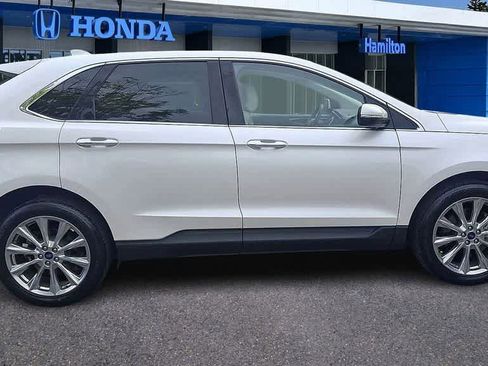 Used 2018 Ford Edge Titanium w/ Equipment Group 301A AWD/4WD image 9