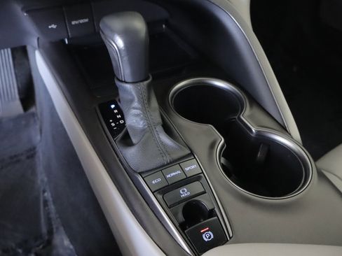 Used 2023 Toyota Camry SE AWD/4WD image 17