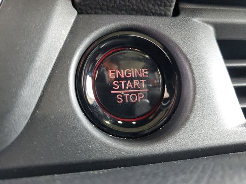 Used 2025 Honda Pilot Black Edition image 32