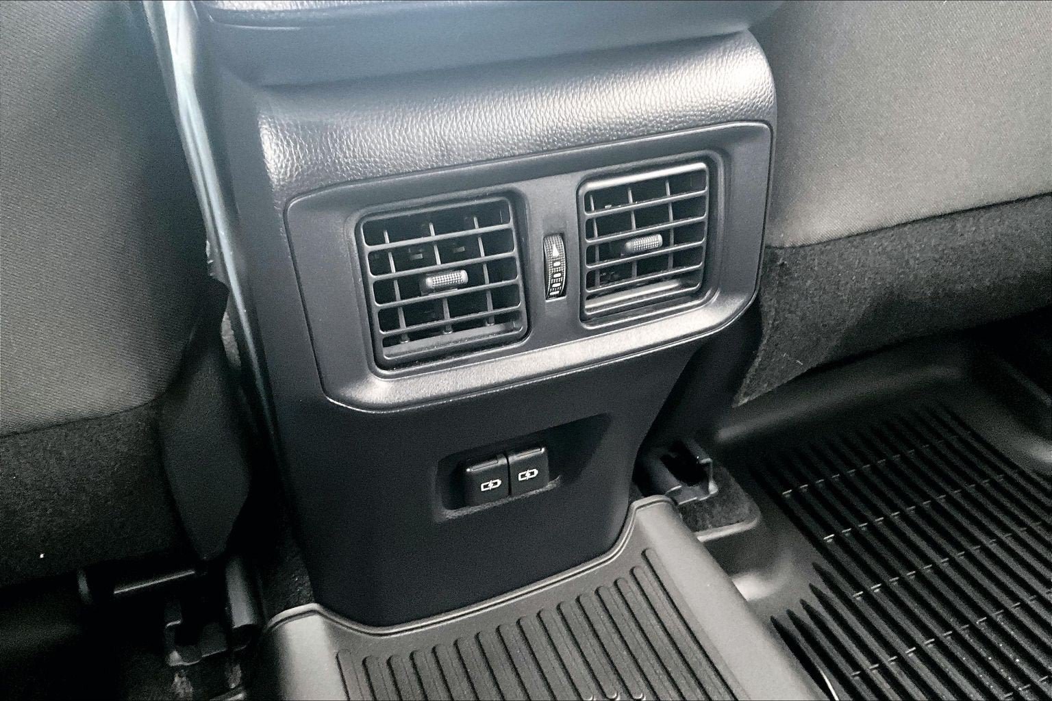 Used 2025 Toyota RAV4 XLE AWD/4WD image 32