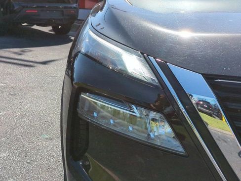 Certified 2023 Nissan Rogue SV FWD image 11