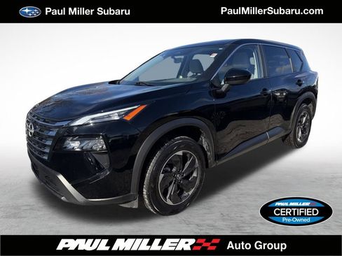 Used 2024 Nissan Rogue SV image 1