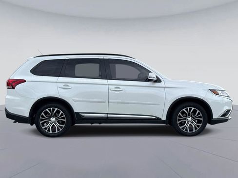 Used 2016 Mitsubishi Outlander SEL FWD image 2