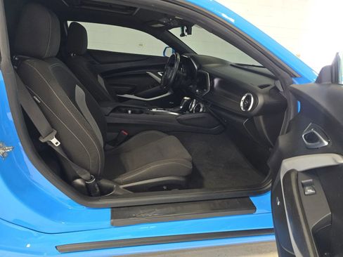 Used 2022 Chevrolet Camaro LT w/ Technology Package image 13