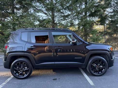 Used 2018 Jeep Renegade Altitude image 4