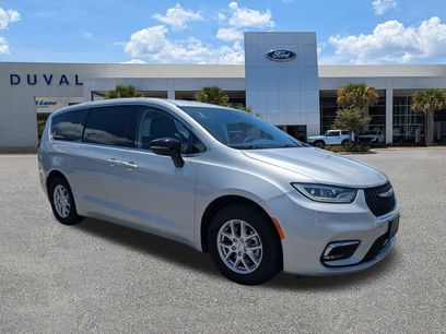 Used 2024 Chrysler Pacifica Touring-L