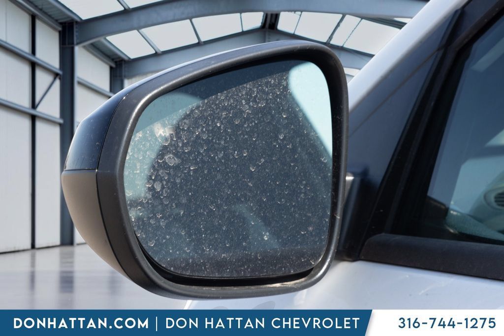 New 2026 Chevrolet Trax RS w/ Sunroof Package FWD image 28