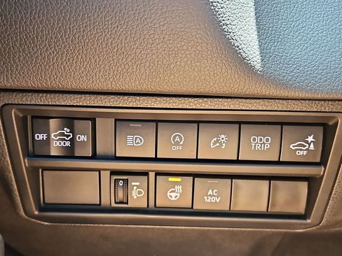 Used 2022 Toyota Tundra Limited w/ Power Package AWD/4WD image 18