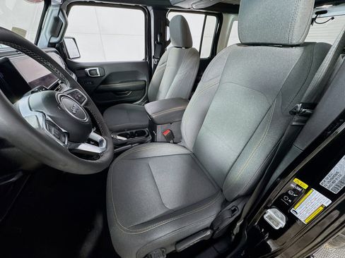 Used 2025 Jeep Wrangler Unlimited Sahara w/ Safety Group image 13