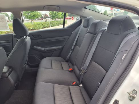 Used 2025 Nissan Altima 2.5 SV FWD image 16
