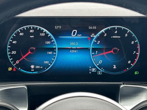 Used 2023 Mercedes-Benz GLB 250 4MATIC image 24