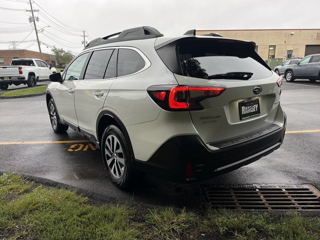Certified 2022 Subaru Outback Premium AWD/4WD image 6