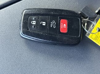 Used 2022 Toyota Highlander XLE FWD video 2